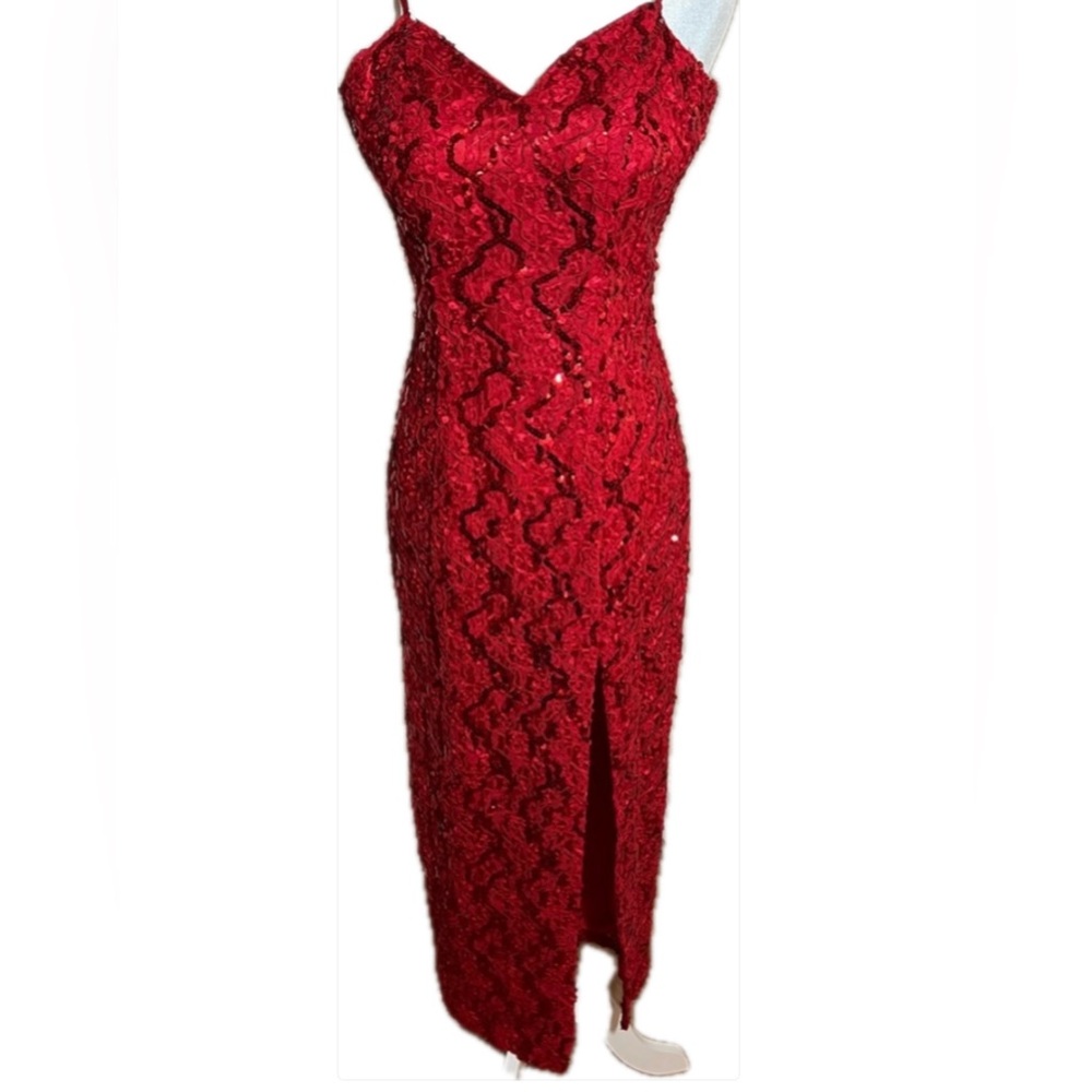 Elegant Red Lace Evening Dress